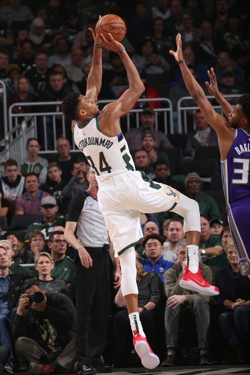 给力新援，加布里埃尔租借加盟海港，贡献11球5助攻（海港租借引进加布里埃尔：11球5助展现高效）