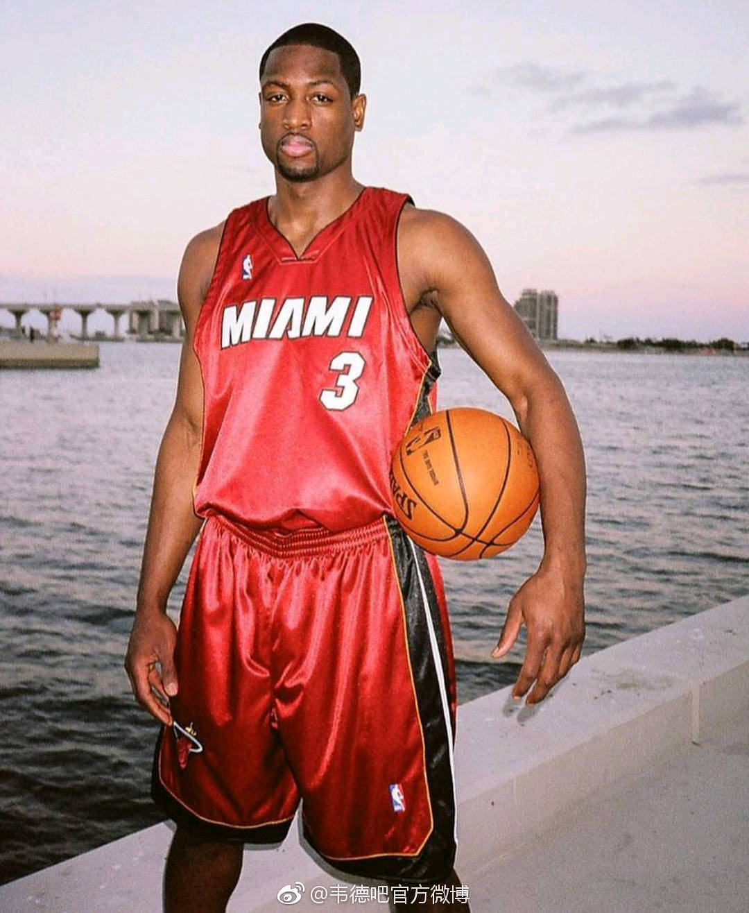 比利时11月世预赛大名单：库尔图瓦领衔，多库、特罗萨德在列（比利时11月世预赛名单出炉：库尔图瓦压阵，多库、特罗萨德入围）