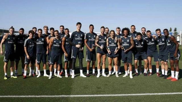 土耳其11月世预赛大名单：恰20领衔，詹-乌尊、厄泽尔缺席（土耳其公布11月世预赛名单：恰尔汗奥卢压阵，詹-乌尊与厄泽尔无缘）