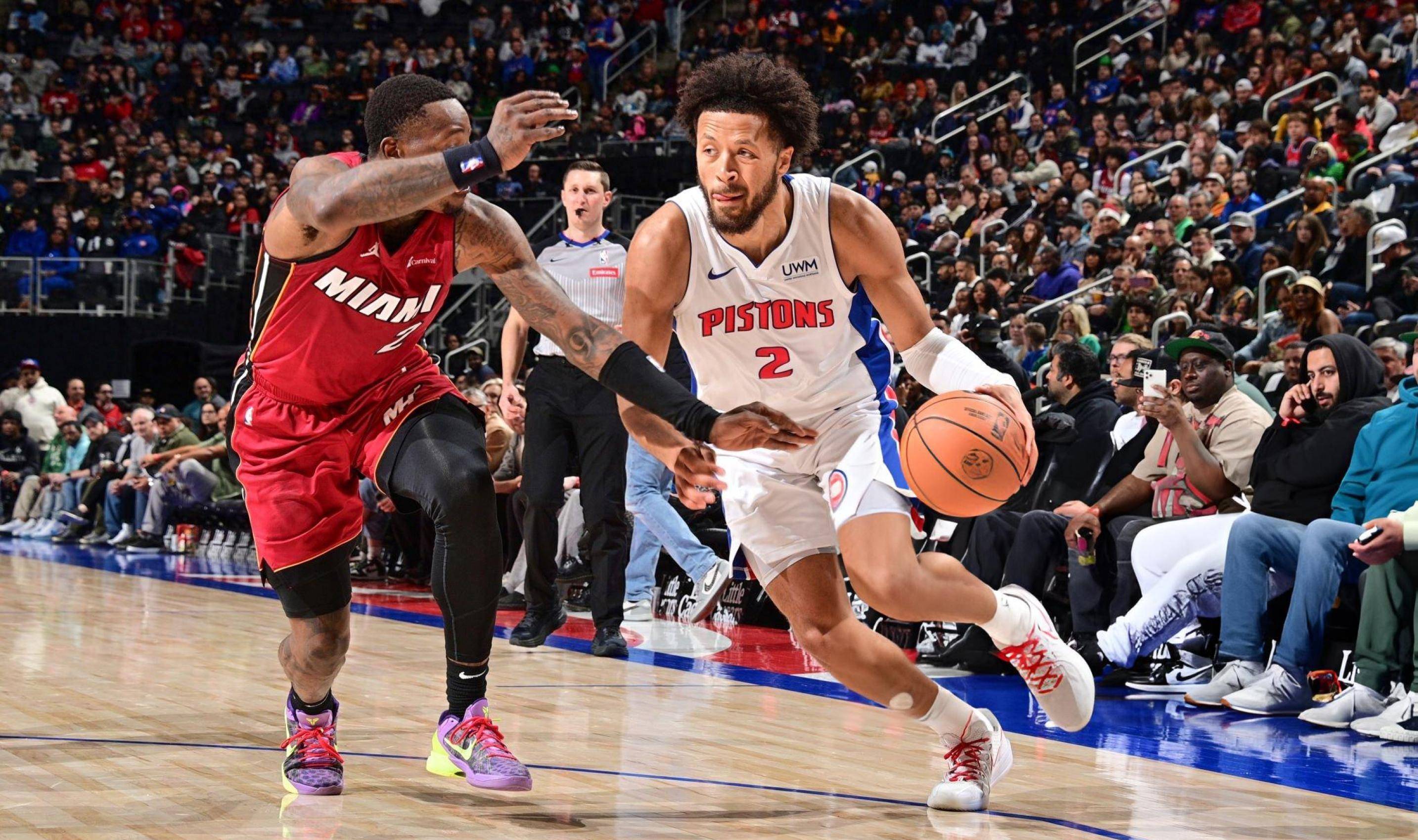 新鹏城推出与深圳本土潮流品牌COSTS联名限定球衣，售价799元（新鹏城携手深圳本土潮牌COSTS发布联名限定球衣，定价799元）