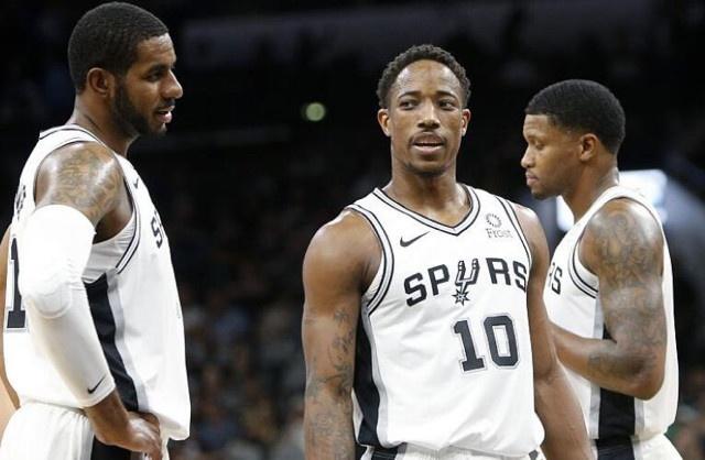 贝林厄姆：球员百分百支持阿隆索，我们知道外界纷扰毫无帮助（贝林厄姆：全队百分之百力挺阿隆索，外界风波于事无补）