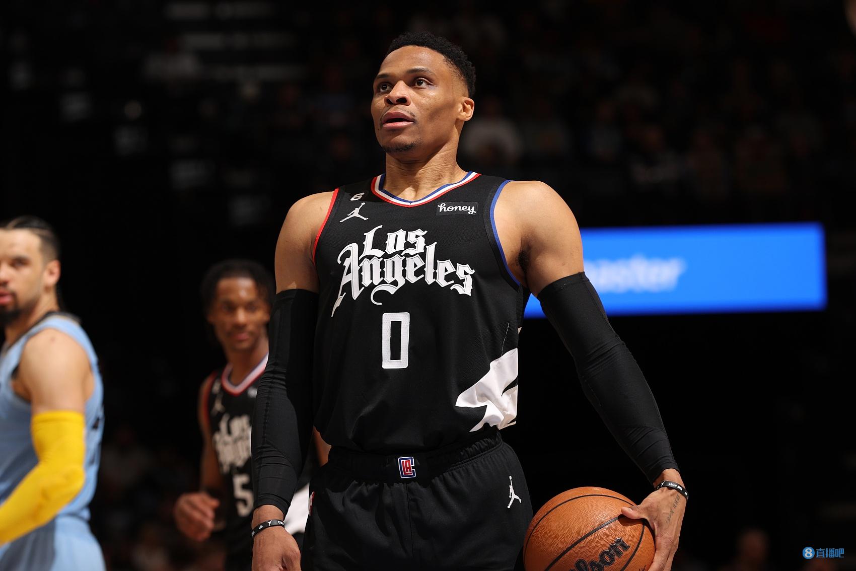 记者：曼奇尼执教萨德年薪1100万欧，成为世界薪酬第9高教练（媒体称曼奇尼执教萨德，年薪1100万欧位列全球教练薪酬第九）