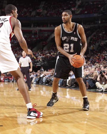 太阳报：麦克托米奈领意甲最佳球员奖，被女友透视着装抢风头（太阳报：麦克托米奈荣膺意甲最佳，女友透视造型抢尽风头）