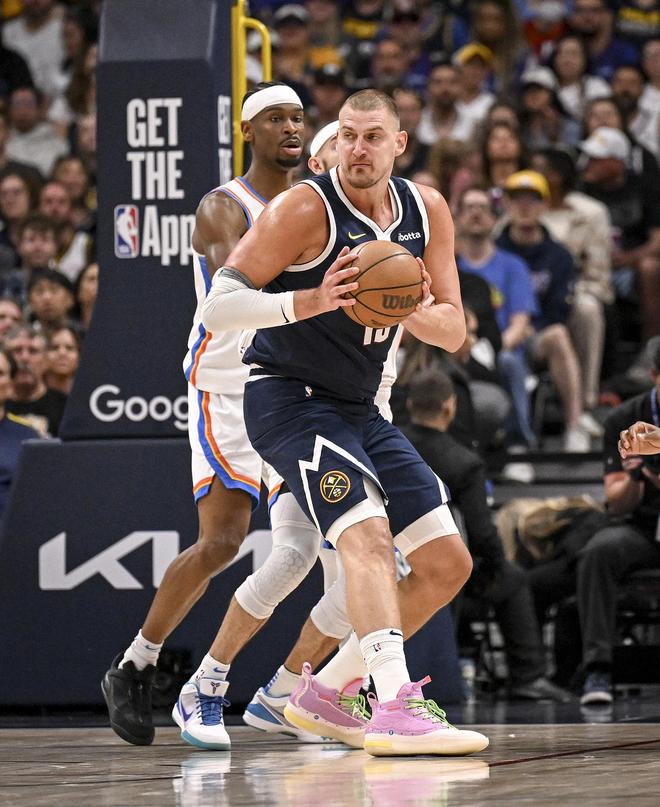 NBA常规赛战报：湖人客场险胜太阳,（湖人客场险胜太阳：NBA常规赛快讯）